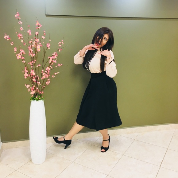 Meet your Posher, Yetzenia - Picture 2 of 8